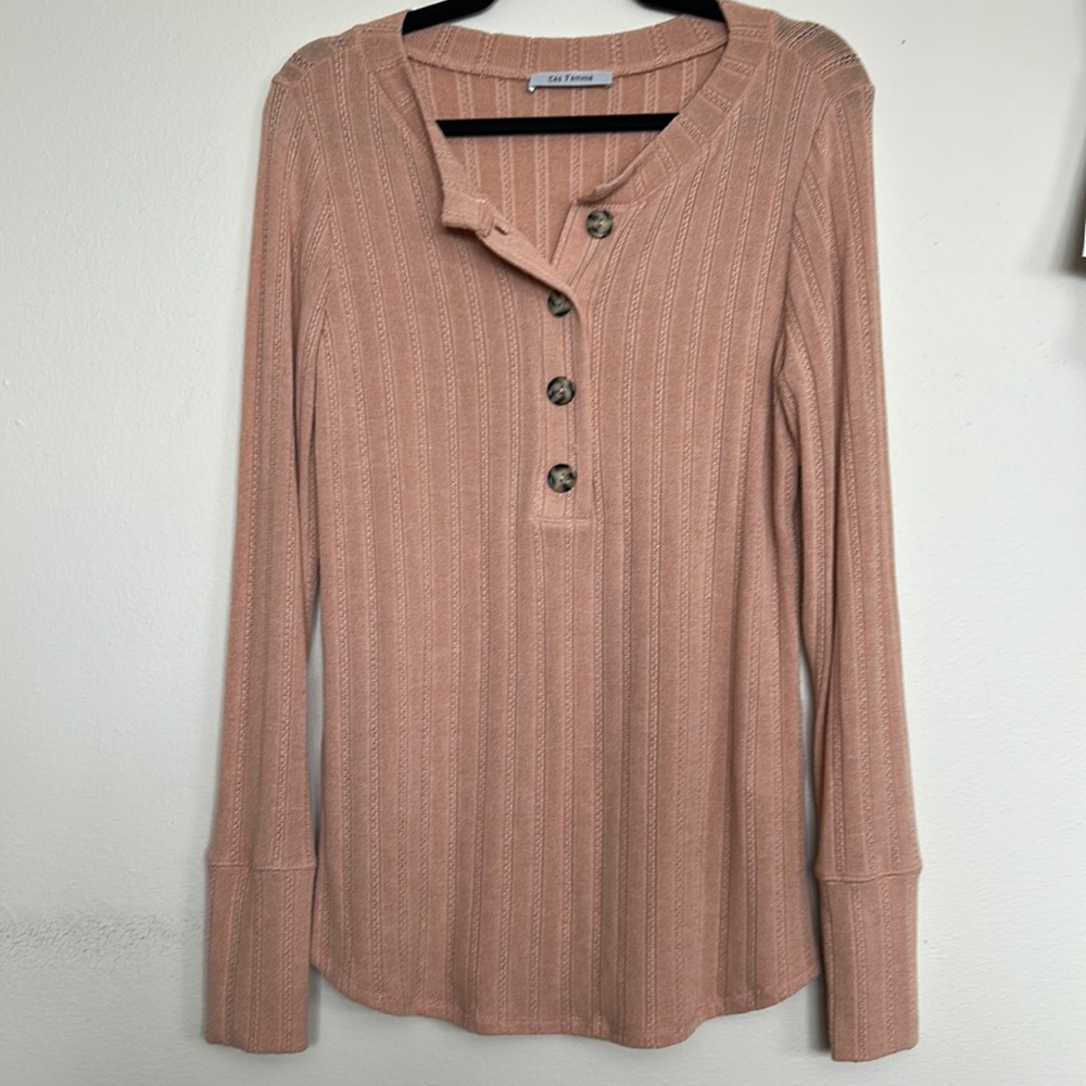Ces Femme Women’s pale peach/apricot lightweight V neck sweater, size large